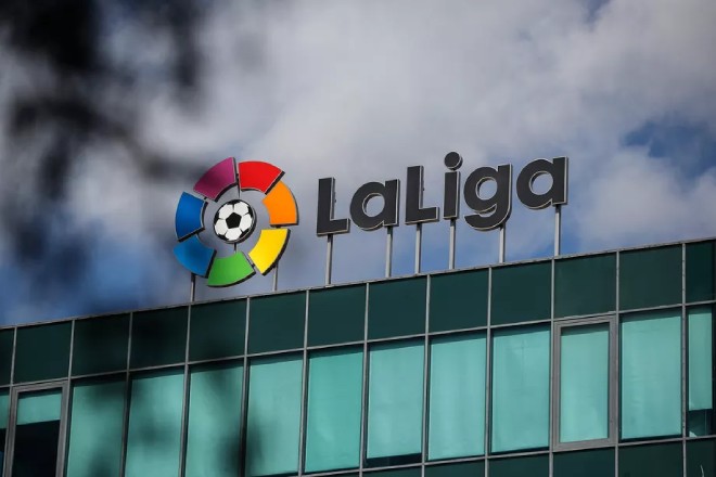 La Liga họp định kết thúc luôn mùa giải, đua vô địch Barca - Real ra sao? - 1