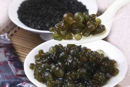 Người TQ lúi húi nhặt thứ này trong ruộng lúa, nhìn đen xì khó coi nhưng ăn lại ngon bất ngờ - 4