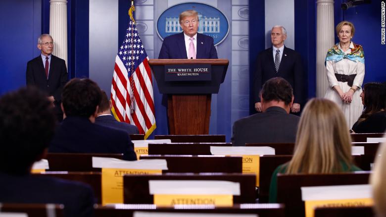 Ông Trump trả lời họp báo ở Nhà Trắng hôm 4.4.