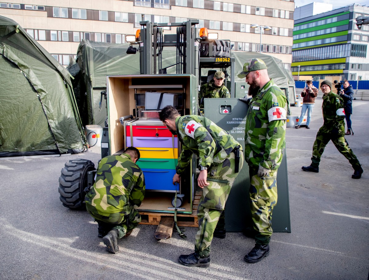 Quân đội lập bệnh viện dã chiến tại Thụy Điển (ảnh: Reuters)