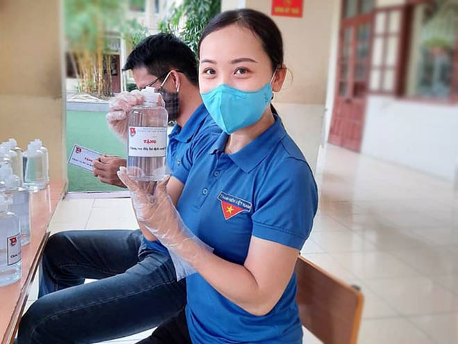 Đơn tình nguyện tham gia chống dịch COVID-19 khiến vạn người xúc động - 2