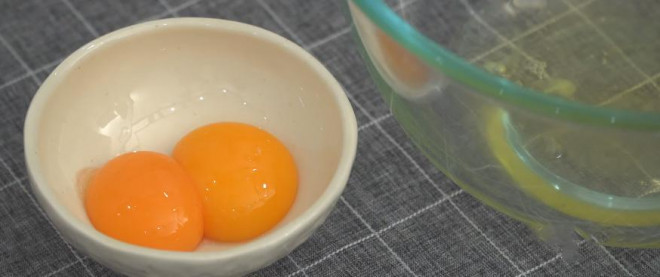 Mất 3 giây nhìn vào đặc điểm này của trứng gà: Biết ngay đâu là quả tươi, quả nào bị ngâm hóa chất, tẩy trắng - 4