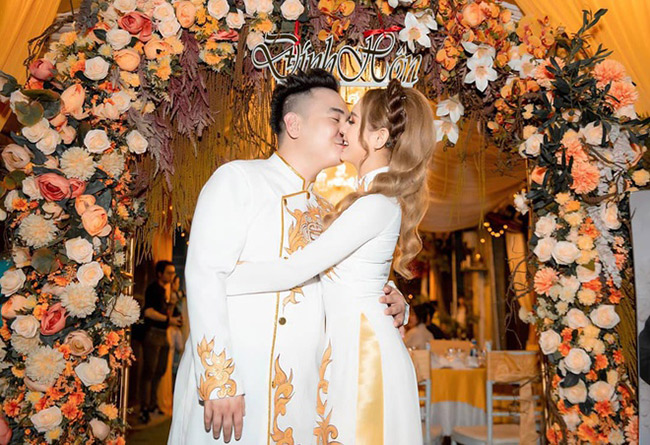 Tháng 11 năm ngoái, Xemesis làm lễ ăn hỏi với bạn gái hot girl Phạm Trang.