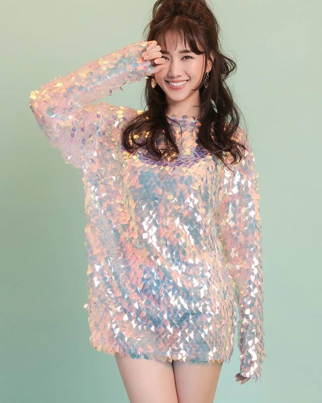 Hari Won là một trong những người đẹp có phong độ thời trang ổn định nhưng khi thử nghiệm với phong cách gợi cảm, bà xã Trấn Thành cũng không tránh khỏi những sự cố.&nbsp;