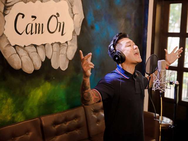 Ca nhạc - MTV - Xuân Bắc, Tự Long bất ngờ "xuất hiện" ở nhà phố cổ của Tuấn Hưng để làm điều này