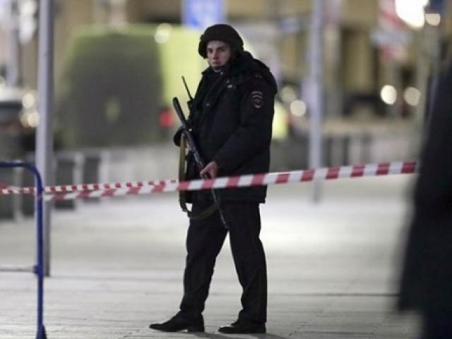 Thế giới - Nói to ngoài đường giữa lúc hạn chế đi lại ngăn COVID-19, 5 người bị bắn chết