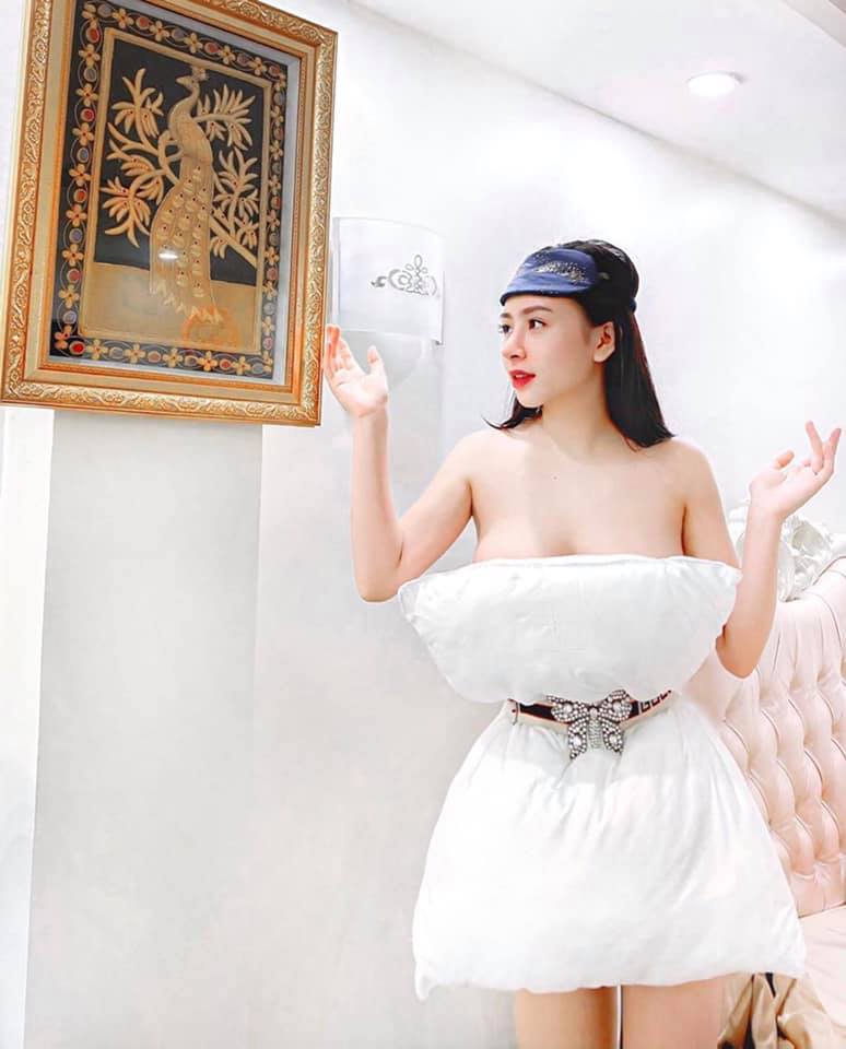 Cô gái Việt lấy gối làm váy - 1