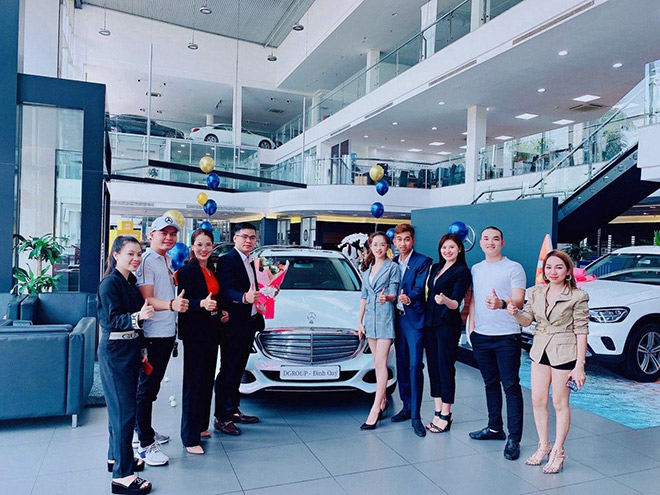 Chiếc xe Mercedes - phần thưởng Đình Qúy dành cho bản thân sau những nỗ lực cố gắng.