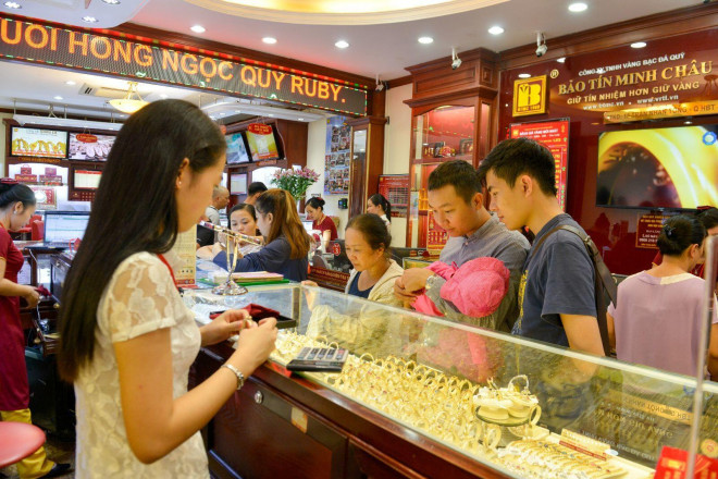 Vàng bật tăng vọt sáng nay