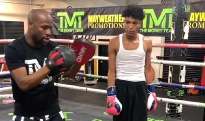 Mayweather hướng dẫn cho con trai tập boxing