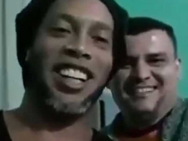 Bóng đá - Ronaldinho phát biểu bất ngờ trong tù, hé lộ "cạ cứng" chơi bóng