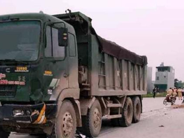 Tin tức trong ngày - Tai nạn giữa xe tải và xe máy, 2 cô gái 16 tuổi tử vong