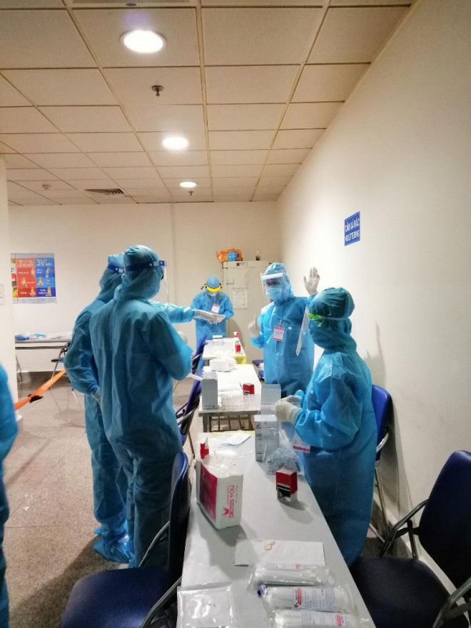 Nhân viên y tế tại TP HCM phòng chống dịch Covid-19