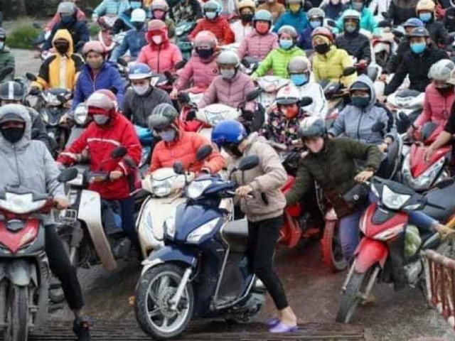 Tin tức trong ngày - Phà Tuần Mây ùn ùn người, tỉnh Hải Dương ra văn bản "giải cứu"