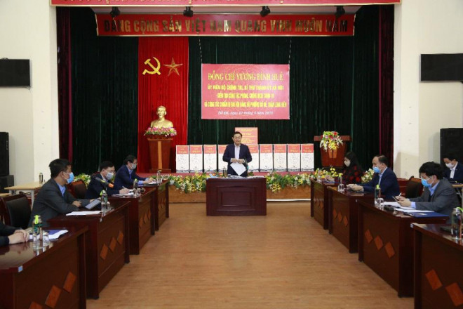 Bí thư Thành uỷ Hà Nội Vương Đình Huệ phát biểu tại buổi làm việc