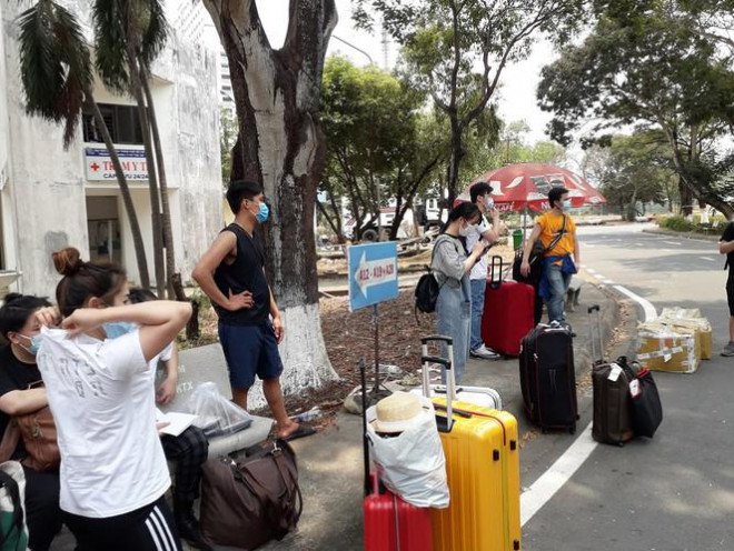 Nhiều bạn trẻ quyến luyến chưa muốn rời khu cách ly