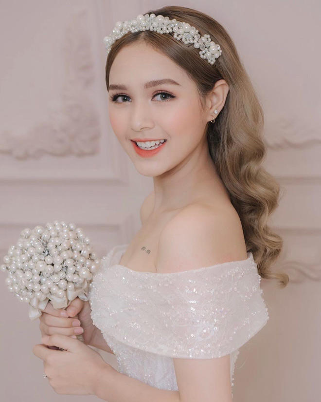 Đính hôn "streamer giàu nhất Việt Nam", cuộc sống của hot girl 17 tuổi giờ ra sao? - 2