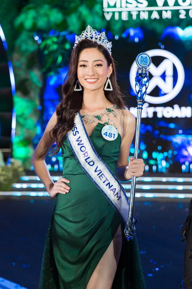 Mới đây, "Hoa hậu Thế giới Việt Nam 2019" Lương Thuỳ Linh là trường hợp tiếp theo khiến công chúng "thót tim" khi công khai đăng tải bảng điểm toàn điểm 0 và điểm F.