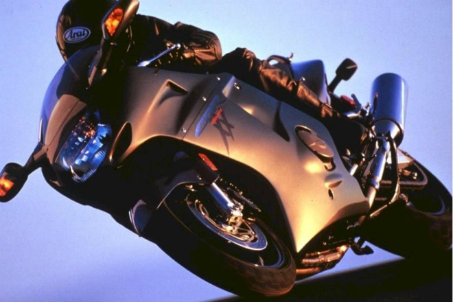 “Hắc ưng” Blackbird của Honda đả bại Ninja ZX-11 gây chấn động làng xe - 2