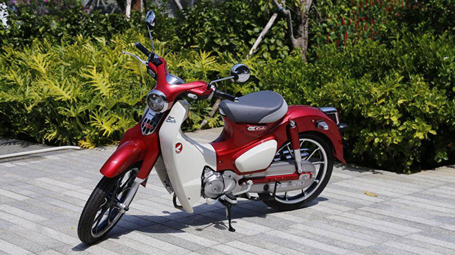 Giá bán của Honda Super Cub C125 gần bằng với một chiếc Honda SH