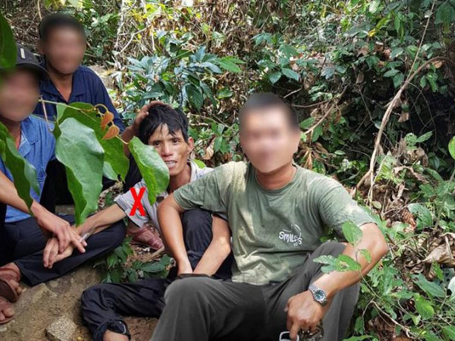 Pháp luật - 4 thợ rừng nhanh trí bắt nghi phạm giết người trốn giữa rừng