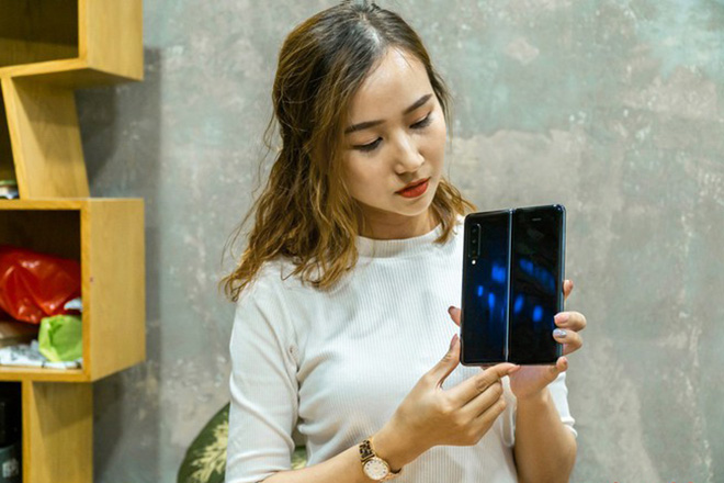 Tin vui dành cho ai ngóng trông Galaxy Fold 2 - 2