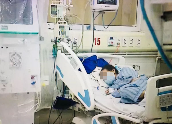 Một bệnh nhân Covid-19 được điều trị tại Bệnh viện Bệnh nhiệt đới Trung ương