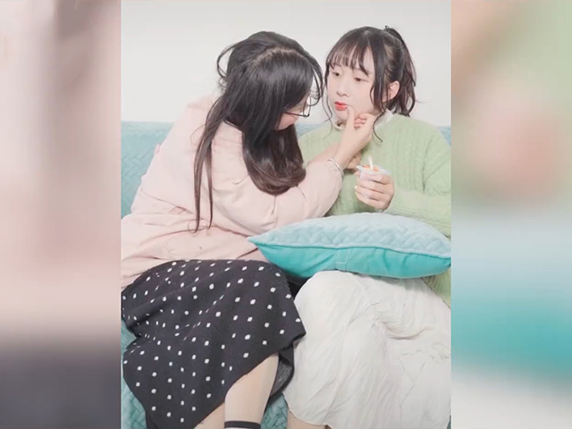 Video Clip Cười - Những hành động con gái làm bình thường nhưng với con trai lại "biến thái"