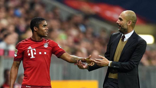Cầu thủ chạy cánh Douglas Costa có thể đến Man City để tái hợp HLV Guardiola