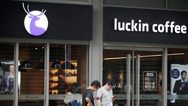Ngay sau đó, Lukin Coffee đã lên tiếng xin lỗi và tăng cường kiểm soát sau khi một cuộc điều tra nội bộ đã phát hiện doanh thu năm 2019 của thương hiệu này bị làm giả. 