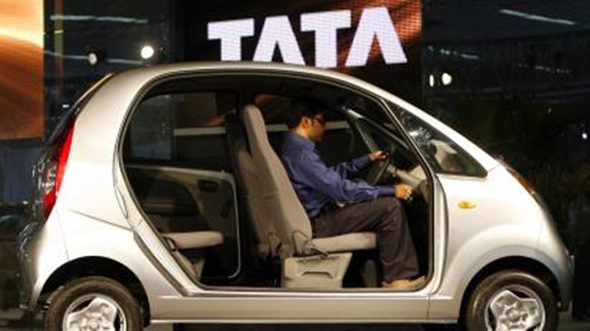 Dường như càng ngày khách hàng không mấy mặn mà với mẫu xe này. Phiên bản chuẩn của Tata Nano không có tay lái trợ lực, không có điều hòa và không có túi khí. Trong khi các tiêu chuẩn này ở các mẫu ô tô hiện nay đều phổ biến.