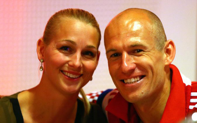 Arjen Robben tiết lộ người vợ xinh đẹp Bernadien Eillert bị nhiễm Covid-19