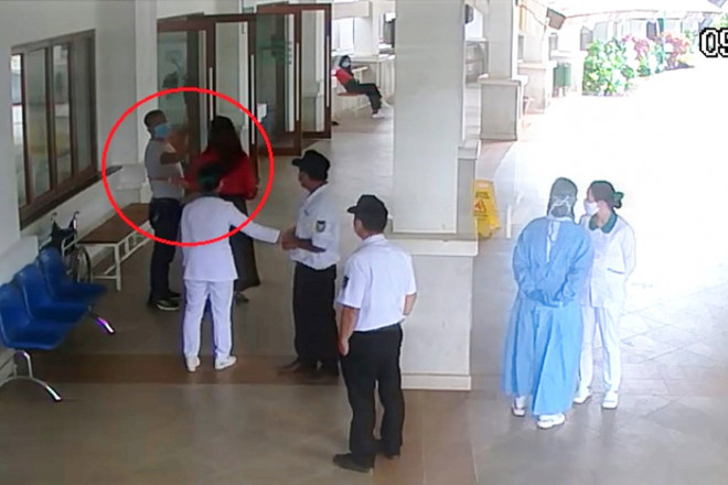 Ông Nguyễn Văn Hùng (45 tuổi) đánh nhân viên bảo vệ, dùng lời lẽ thô tục lăng mạ các nhân viên y tế Bệnh viện Đa khoa Hoàn Mỹ Đà Lạt.