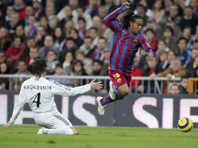 Siêu kinh điển Barca - Real: Ronaldinho "đánh cắp" trái tim triệu fan Real