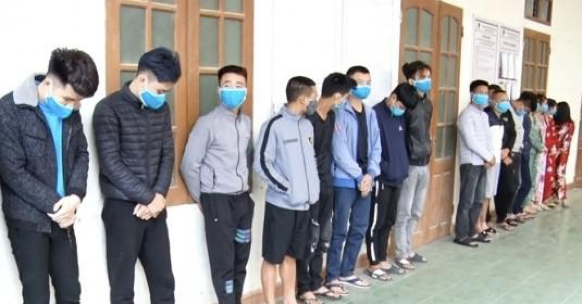 Pháp luật - Phạt gần 200 triệu đồng đối với 19 người lén lút đến quán karaoke