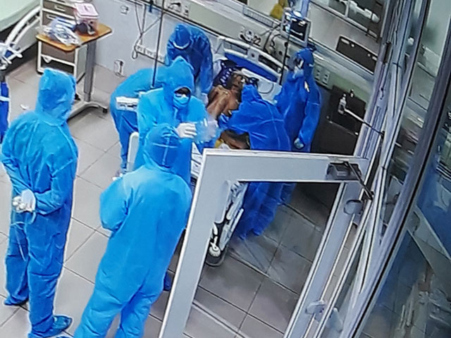 Một trường hợp bệnh nhân nhiễm Covid-19 nặng đang điều trị tại bệnh viện.