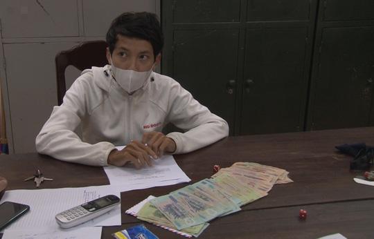 Đối tượng Tân tại cơ quan công an