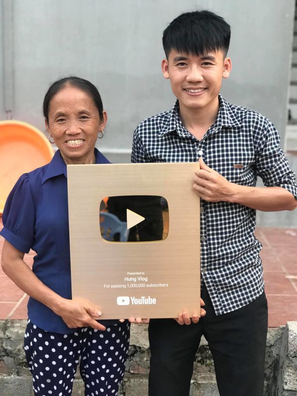 Con trai bà Tân Vlog kiếm tiền tỷ, vượt mức thu nhập từ YouTube của mẹ - 1