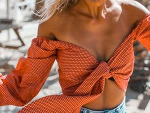 Thời trang - Bí quyết mặc áo nịt vừa vặn với sơ mi buộc nút