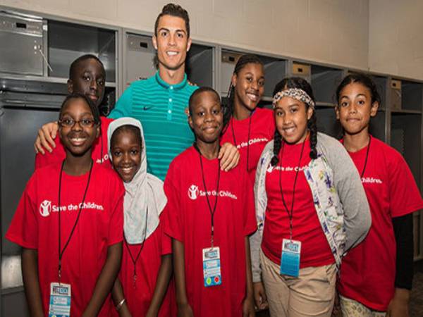 Tỷ phú USD – Ronaldo cực giàu: Siêu sao bóng đá bá đạo nhất hành tinh - 12