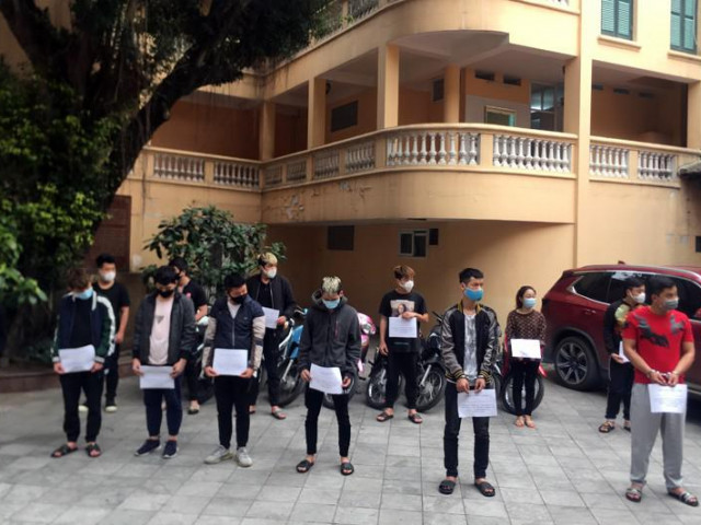 Pháp luật - Nhóm thanh niên đua xe quanh hồ Hoàn Kiếm vì "ở nhà buồn..."