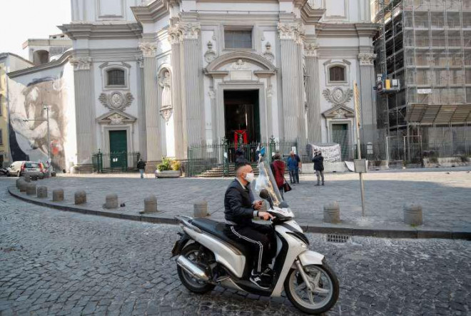Lệnh phong tỏa ở Ý đã được gia hạn đến ngày 3-5. Ảnh: Reuters