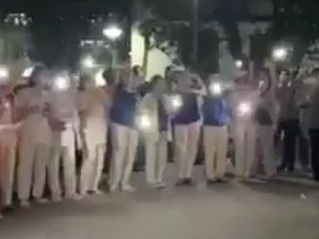 Bộ Y tế yêu cầu Bệnh viện Bạch Mai báo cáo việc tụ tập đông người, không đeo khẩu trang