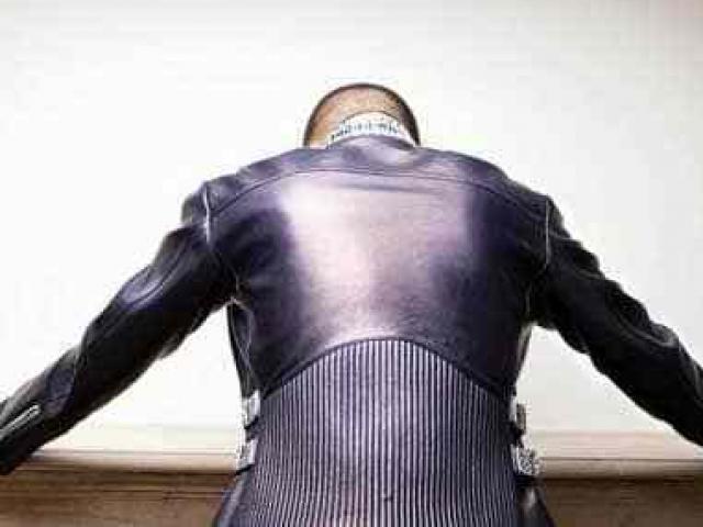 Thời trang - Áo khoác da, biểu tượng của sự cổ điển và nổi loạn