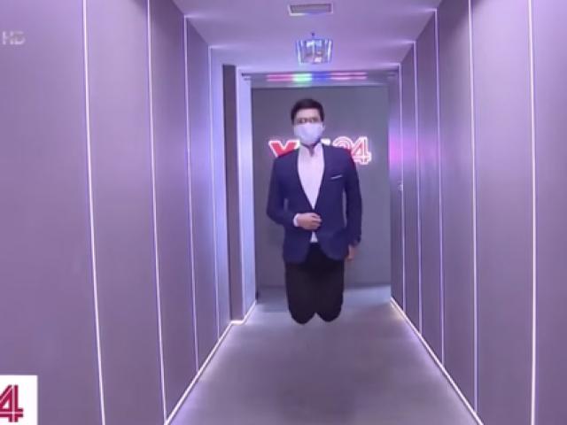 Giải trí - MC VTV nhảy độc lạ khi dẫn bản tin thời sự gây "bão mạng"