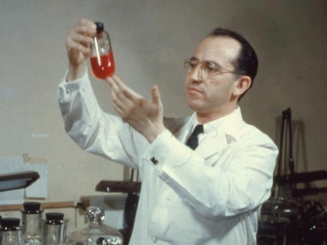 Thế giới - Vị bác sĩ từ chối 7 tỷ USD để vắc xin phòng virus nguy hiểm được cung cấp cho cả thế giới