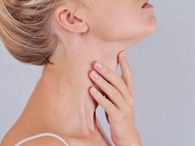 Sức khỏe đời sống - Người đang uống phóng xạ điều trị ung thư tuyến giáp cần tránh ăn những món gì?