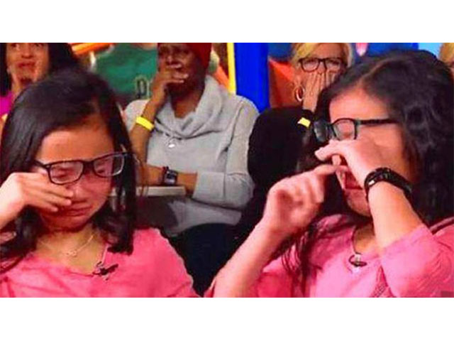 Giáo dục - du học - 2 chị em sinh đôi nhưng người ở TQ, người ở Mỹ, sau 18 năm gặp lại ai cũng bất ngờ