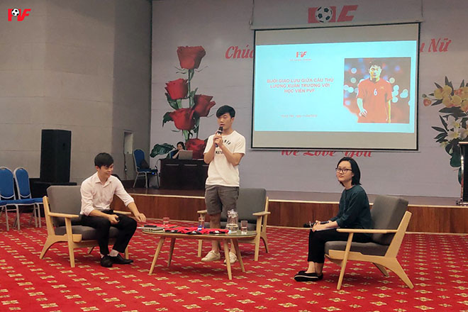 Lương Xuân Trường có buổi trò chuyện với các học viên của trung tâm bóng đá PVF