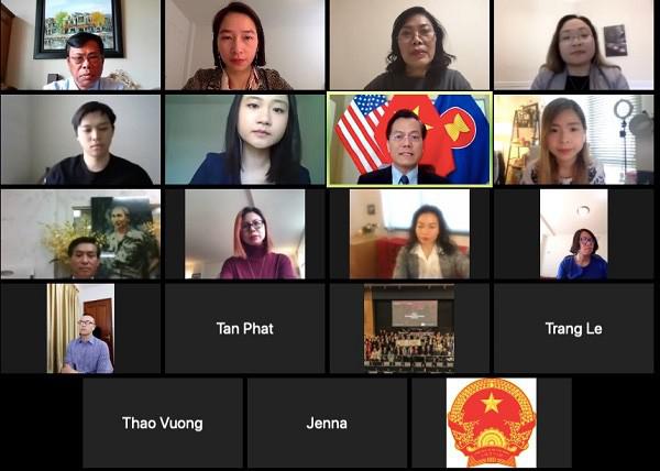 Đại sứ Việt Nam tại Mỹ Hà Kim Ngọc trao đổi cùng Hội Thanh niên sinh viên Việt Nam tại Mỹ về tình hình dịch bệnh Covid-19 và các biện pháp hỗ trợ công dân và du học sinh Việt Nam tại quốc gia này - Nguồn ảnh: Đại sứ quán Việt Nam tại Mỹ